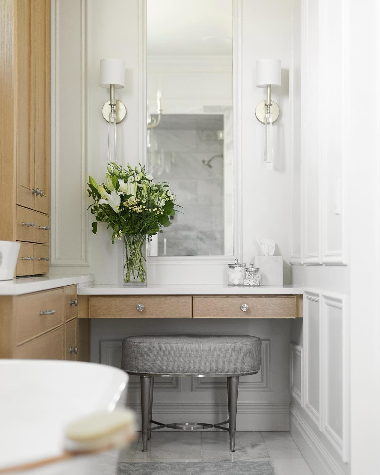 Do you prefer a place to sit or stand when you get ready in the morning?  Having a separate vanity space is often requested in our homes, but not a must have for everyone.
.
#fencepostroad 
.
Lens: @mirandakimberlinphoto 
Interior Design: @kimberlypa