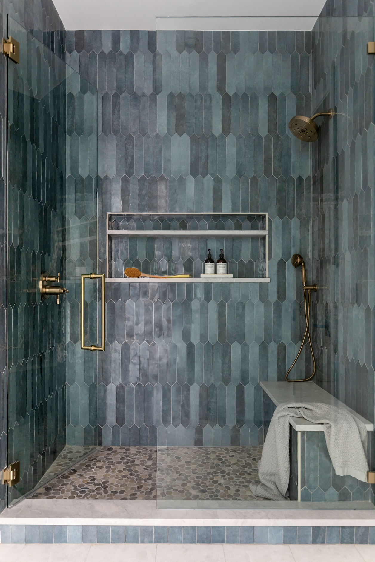 Nelson Guest Bath Torquoise Tile.png