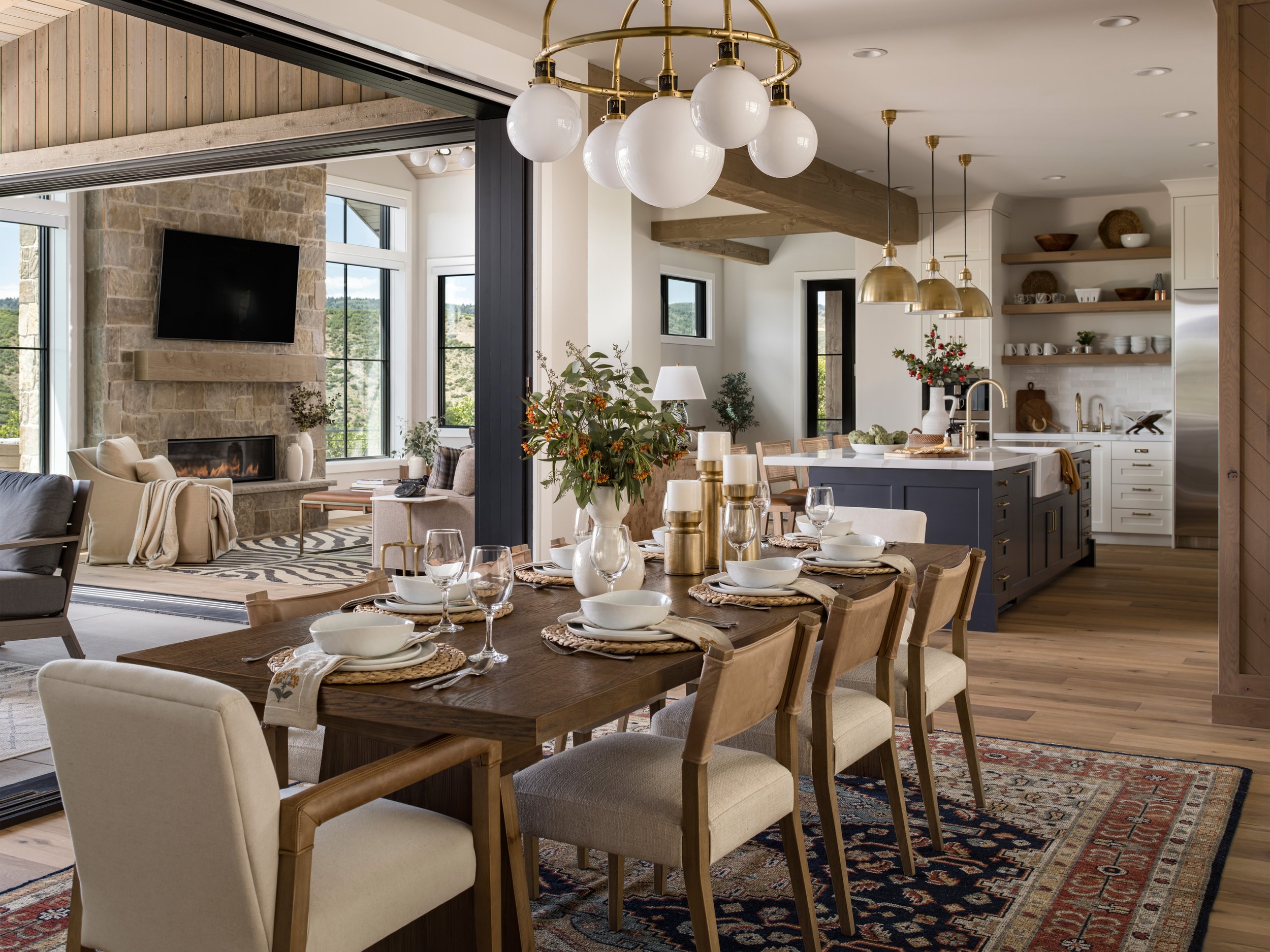 Canyon_Gate_Dining_3737SML.jpg